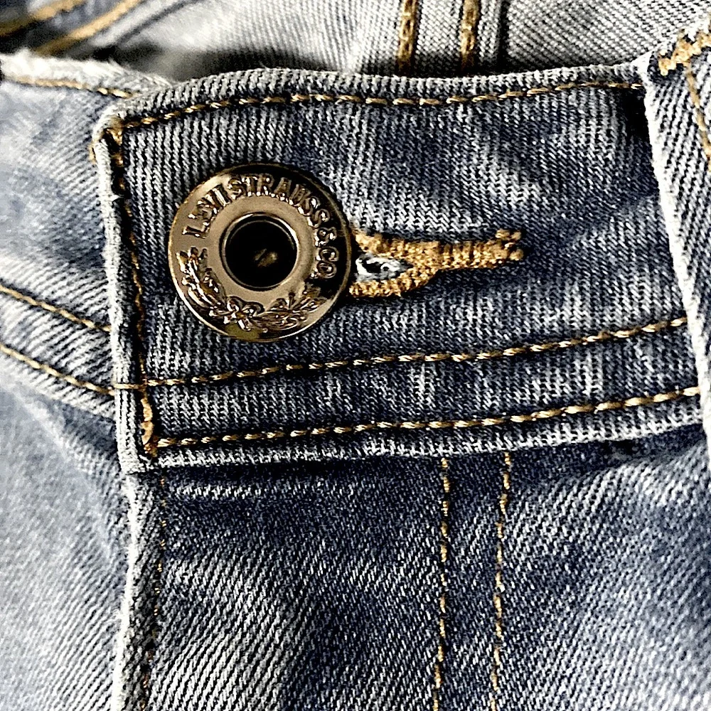 Levi’s Light Wash Flare Jeans - Picture 5 of 15